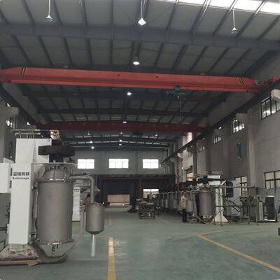 satın almak 2.2KW Çikolata öğütme makinesi Kapasitesi 50-200KGH Çikolata üretim uygulamaları için uygun kakao çekirdeği öğütücü Çevrimiçi üretim